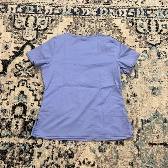 💰3 items for $25 🏷 Women Dickies Ceil Blue Scrub Top fits like a Small/Medium - Picture 2 of 9